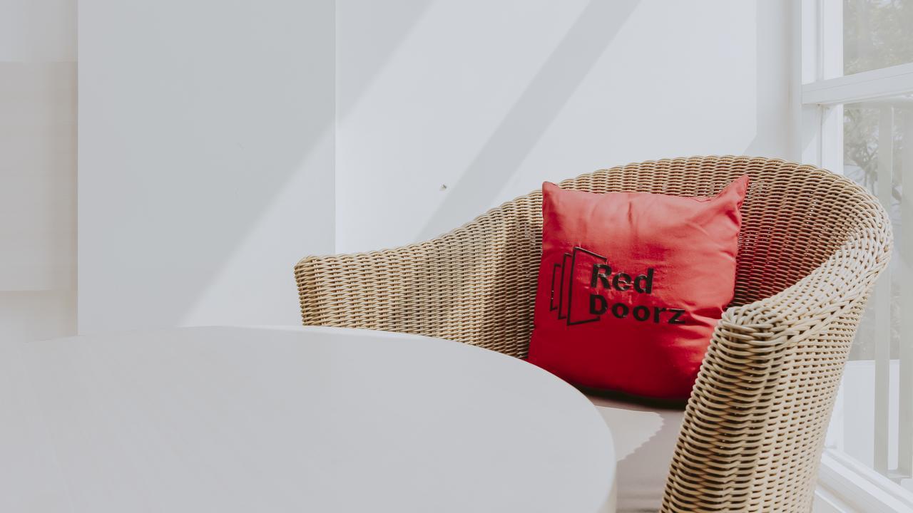 Reddoorz Near Pancoran Hotel Jakarta Exterior photo