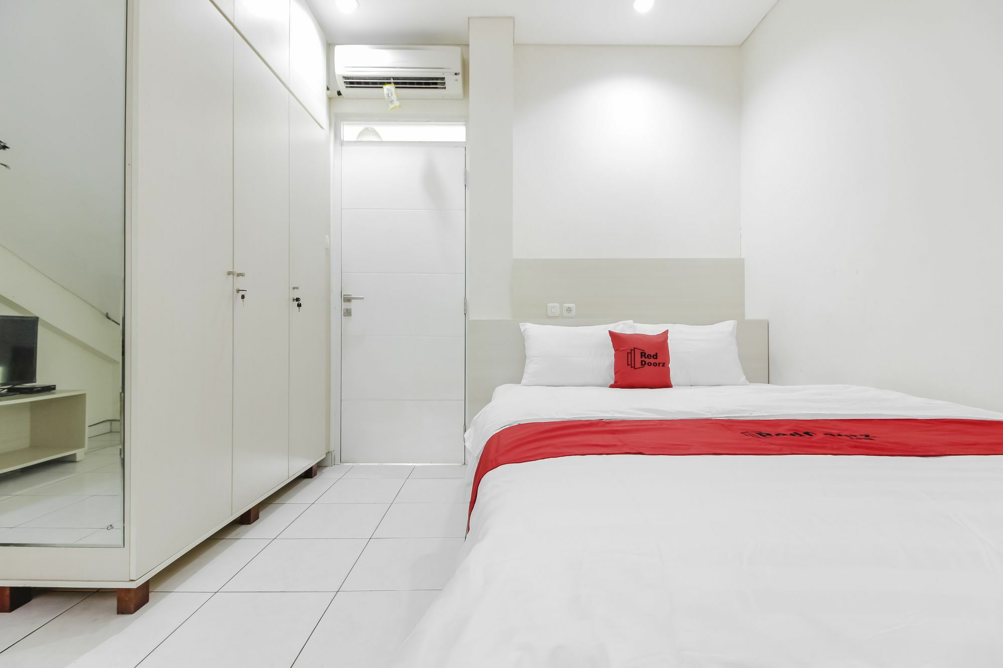 Reddoorz Near Pancoran Hotel Jakarta Exterior photo